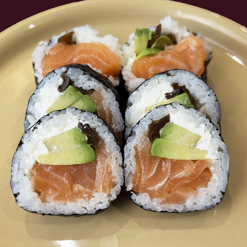 Futomaki: łosoś awokado